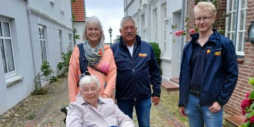 Annabel in den Gassen von Wyk auf Föhr